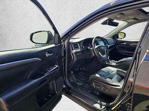 Used 2018 Toyota Highlander SE AWD/4WD image 18