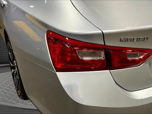 Used 2018 Chevrolet Malibu LT FWD image 22
