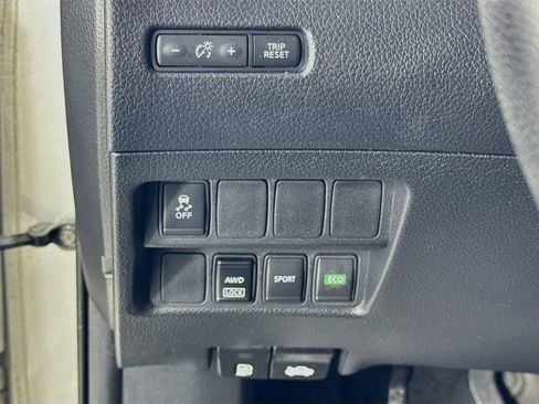 Used 2017 Nissan Rogue S AWD/4WD image 8