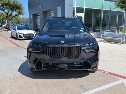 Used 2024 BMW X7 xDrive40i w/ M Sport Package AWD/4WD image 3