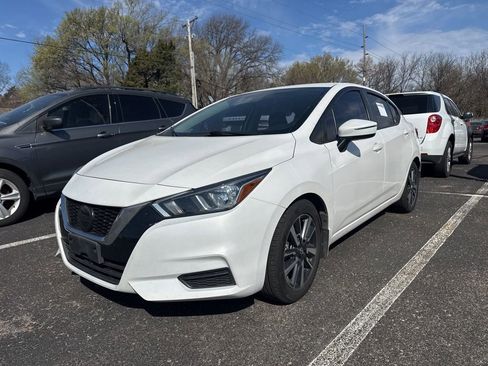 Used 2020 Nissan Versa SV image 1