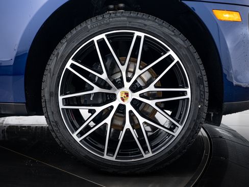 New 2026 Porsche Macan AWD/4WD image 11