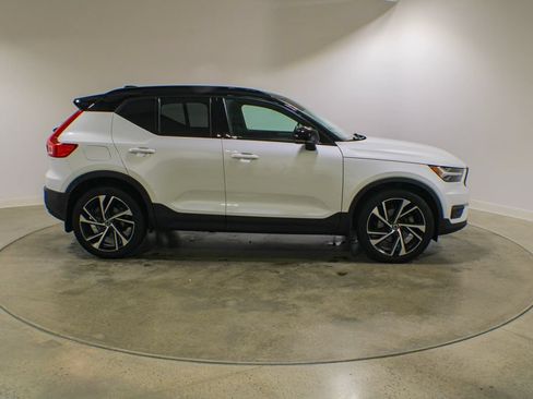 Used 2022 Volvo XC40 T5 R-Design w/ Climate Package AWD/4WD image 6