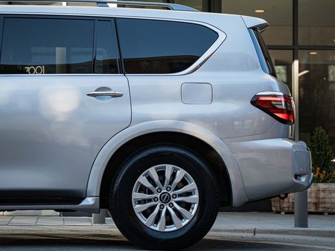 Used 2021 Nissan Armada SV image 4
