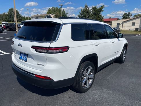 Used 2022 Jeep Grand Cherokee L Limited w/ Luxury Tech Group II image 7