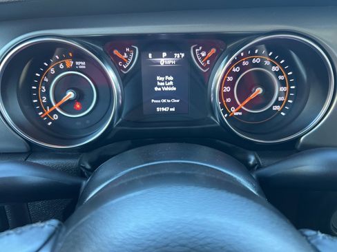 Used 2022 Jeep Gladiator Sport image 15