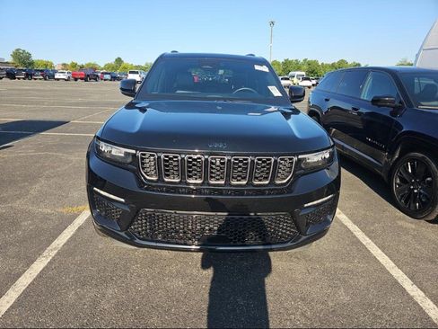 Used 2023 Jeep Grand Cherokee Summit w/ High Altitude Package AWD/4WD image 3