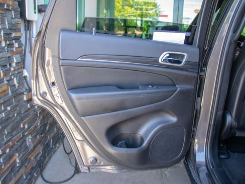 Used 2021 Jeep Grand Cherokee Limited w/ Luxury Group II image 20