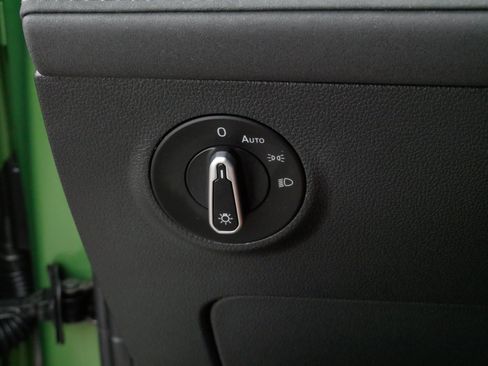 Certified 2025 Volkswagen Taos SE AWD/4WD image 27