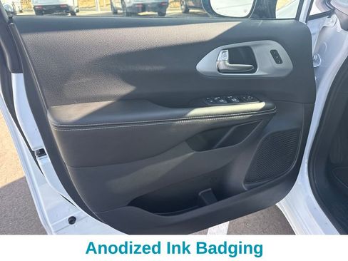 New 2026 Chrysler Pacifica Limited image 12