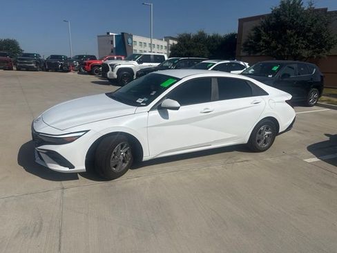 Used 2025 Hyundai Elantra SE FWD image 6
