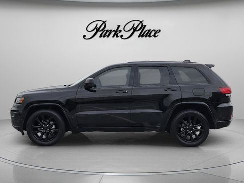 Used 2019 Jeep Grand Cherokee Altitude image 2