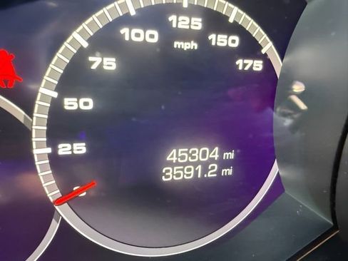 Used 2021 Porsche Cayenne Coupe image 21