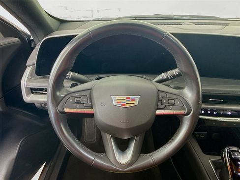 Used 2024 Cadillac XT4 Premium Luxury image 8
