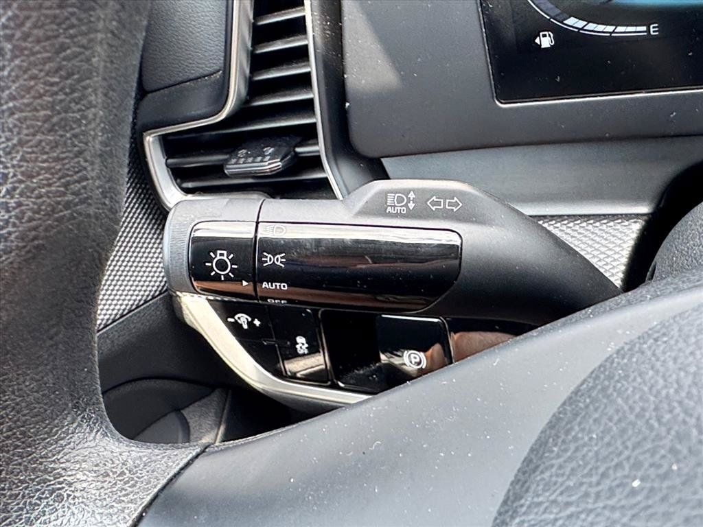 Used 2025 Kia Sportage LX AWD/4WD image 23