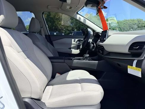 Certified 2025 Nissan Rogue SV AWD/4WD image 10
