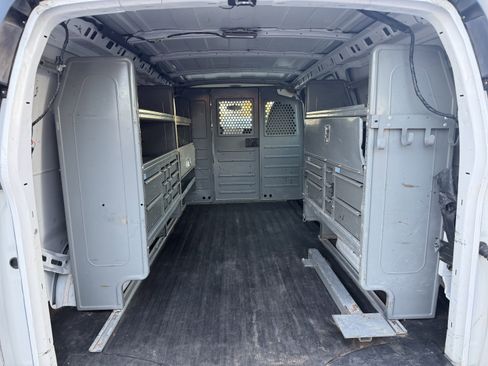 Used 2014 Chevrolet Express 2500 image 21