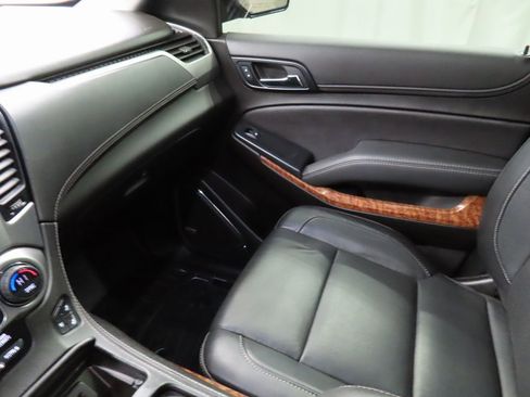 Used 2019 Chevrolet Suburban Premier image 22