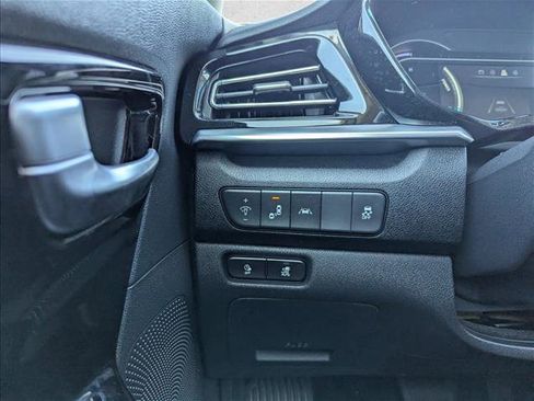 Used 2022 Kia Niro EX image 15