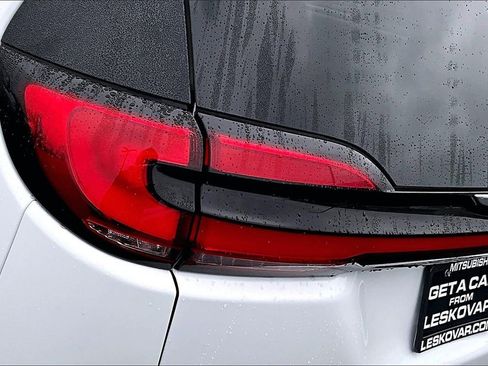 Used 2023 Chrysler Pacifica Touring-L image 30