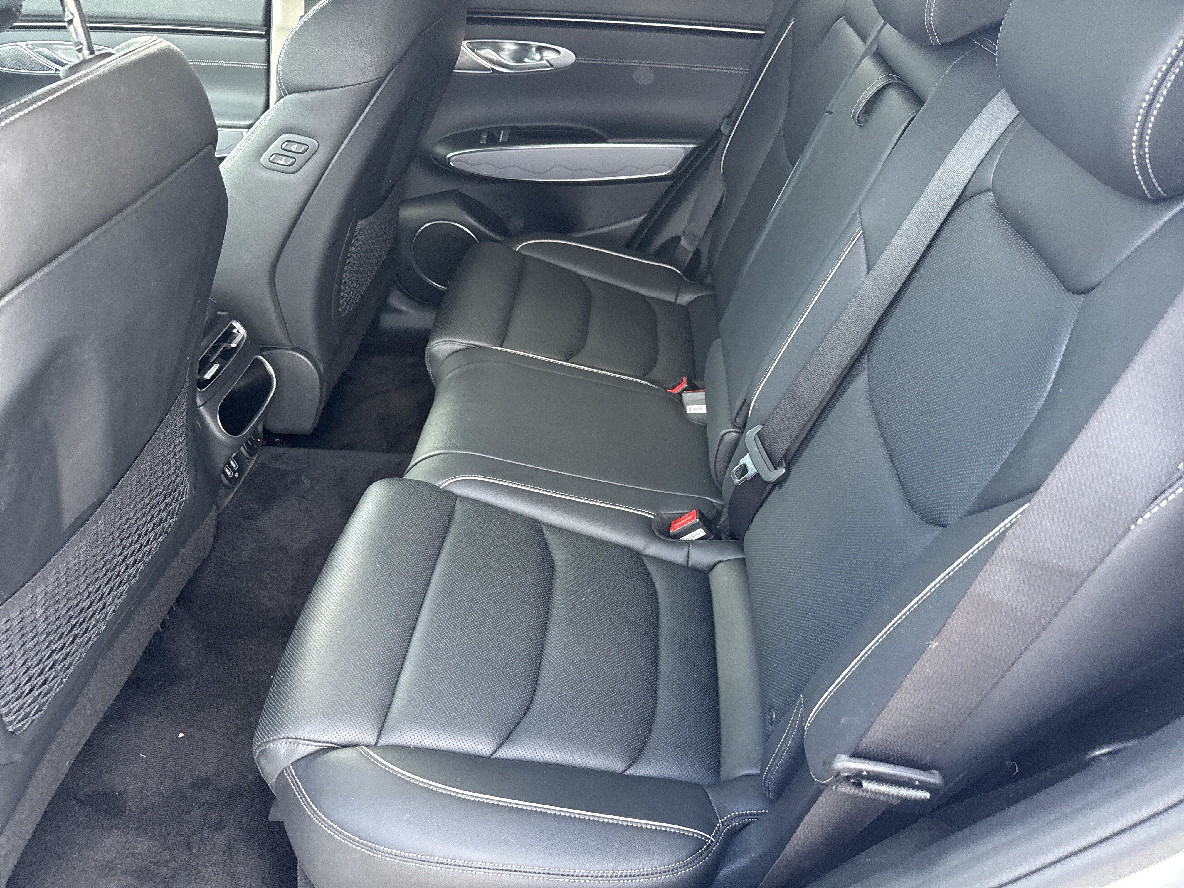 Used 2023 Genesis GV70 2.5T w/ Advanced Package AWD/4WD image 6