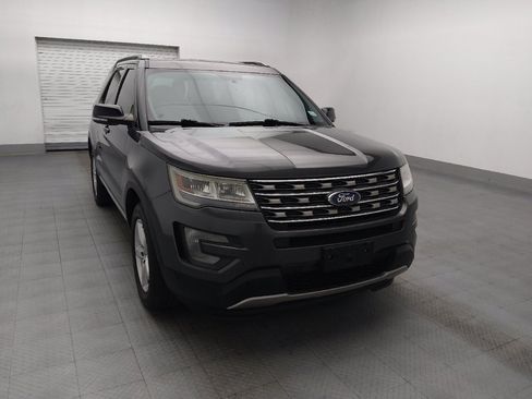 Used 2017 Ford Explorer XLT w/ Equipment Group 202A AWD/4WD image 13