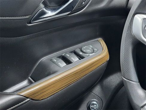 Certified 2023 GMC Acadia SLE w/ Driver Convenience Package image 22