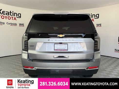Used 2025 Chevrolet Suburban LT w/ Comfort Package RWD image 6
