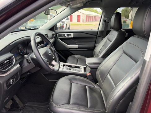 Used 2023 Ford Explorer XLT w/ Equipment Group 202A AWD/4WD image 9