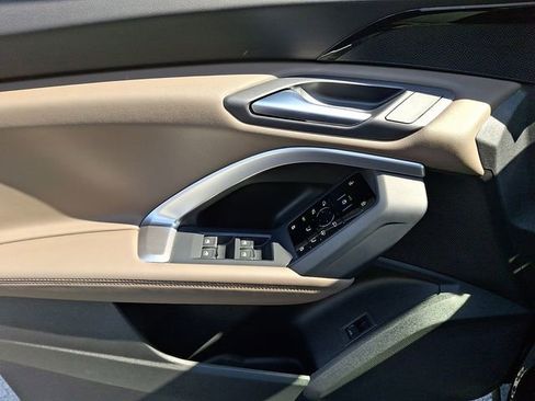 Used 2025 Audi Q5 Premium w/ Convenience Package image 12