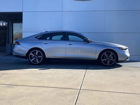 Used 2024 Honda Accord Sport image 3