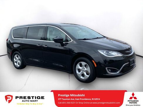 Used 2017 Chrysler Pacifica Touring Plus image 1