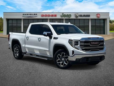 Used 2022 GMC Sierra 1500 SLT w/ SLT Convenience Package AWD/4WD image 2