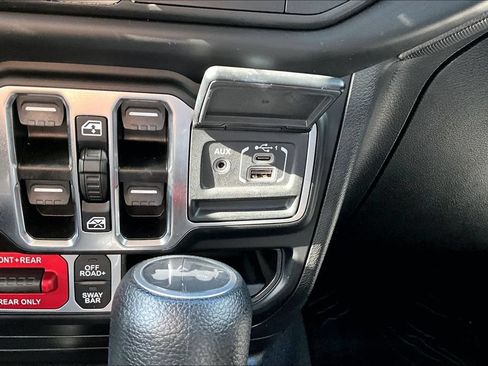 Used 2023 Jeep Wrangler Unlimited Rubicon w/ Cold Weather Group AWD/4WD image 33