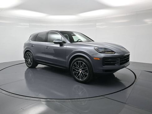 Certified 2026 Porsche Cayenne AWD/4WD image 32