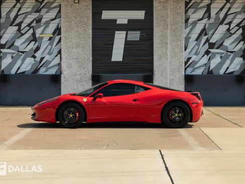 Used 2012 Ferrari 458 Italia Coupe RWD image 2