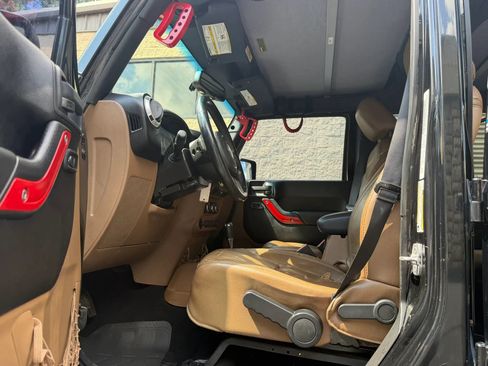 Used 2013 Jeep Wrangler Unlimited Sahara w/ Mopar Chrome Edition Group AWD/4WD image 20