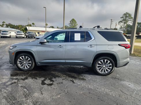 Used 2023 Chevrolet Traverse Premier w/ LPO, Cargo Package image 5