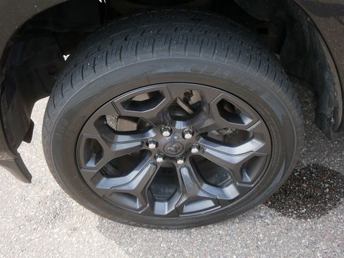 Used 2020 RAM 1500 Limited w/ Black Appearance Package AWD/4WD image 16