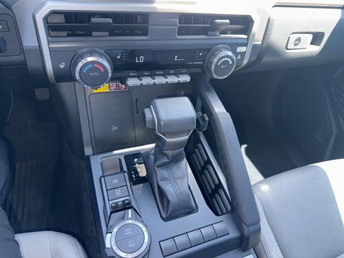 Used 2024 Toyota Tacoma SR5 AWD/4WD image 10