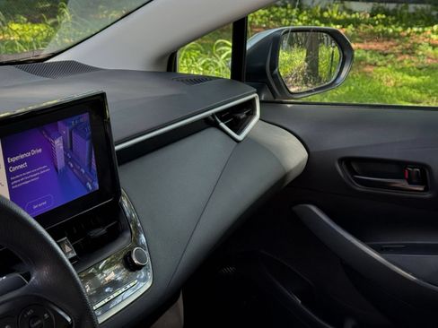 Used 2025 Toyota Corolla LE FWD image 34