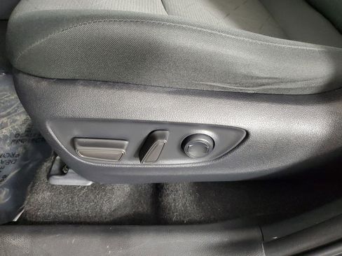 Used 2021 Toyota RAV4 XLE w/ Convenience Package image 29