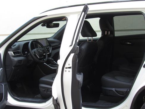Certified 2025 Toyota Highlander XSE AWD/4WD image 13
