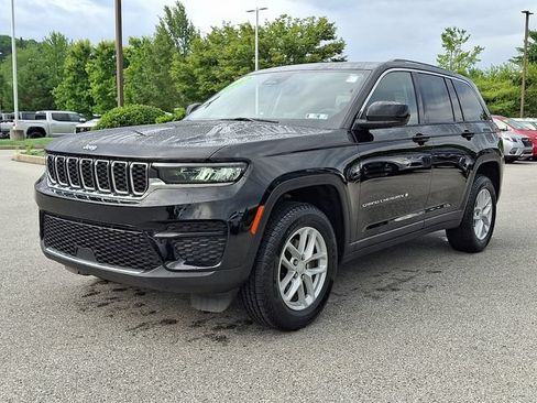 Used 2023 Jeep Grand Cherokee Laredo X AWD/4WD image 3