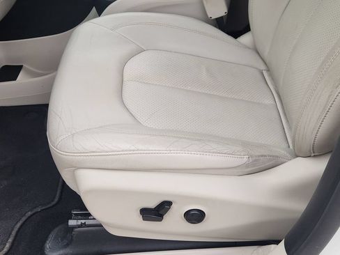 Used 2019 Chrysler Pacifica Touring-L w/ Advanced Safetytec Group FWD image 19