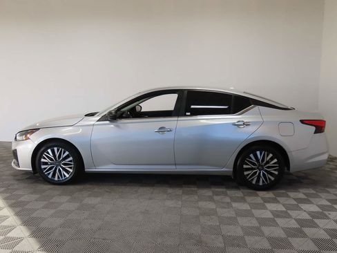 Used 2024 Nissan Altima 2.5 SV image 5