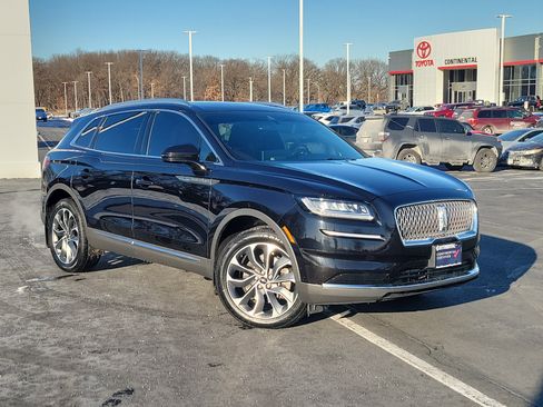 Used 2022 Lincoln Nautilus Reserve w/ Luxury Package image 2