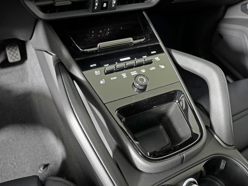 New 2026 Porsche Cayenne Coupe AWD/4WD image 31