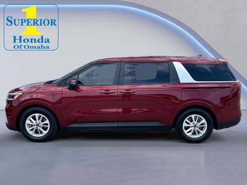 Used 2023 Kia Carnival LX FWD image 1