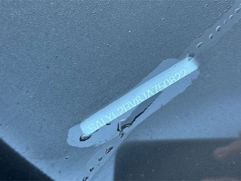 Used 2018 Land Rover Range Rover Velar R-Dynamic SE image 9